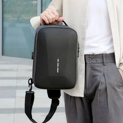 UrbanSling Pro – Sacoche bandoulière homme coque rigide, antivol, port USB & imperméable