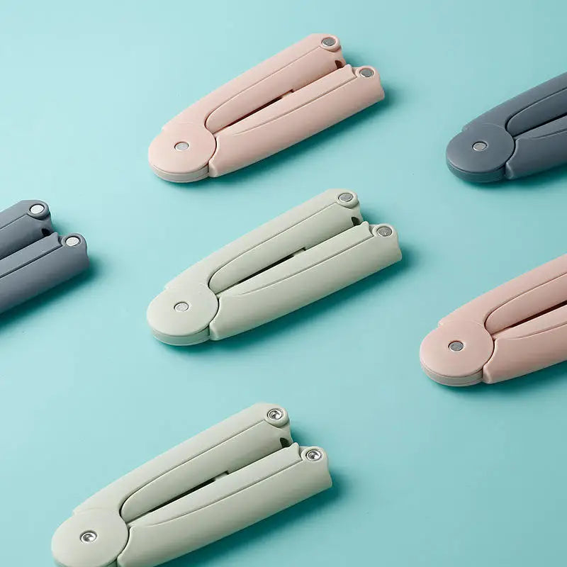 Cintres Pliables de Voyage FlexHang – L'Accessoire Malin qui Économise 70% d'Espace