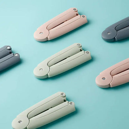 Cintres Pliables de Voyage FlexHang – L'Accessoire Malin qui Économise 70% d'Espace