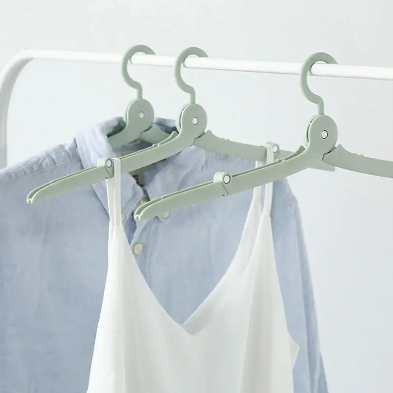 Cintres Pliables de Voyage FlexHang – L'Accessoire Malin qui Économise 70% d'Espace
