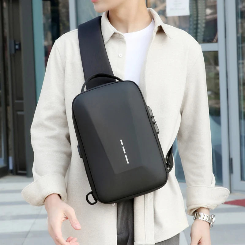 UrbanSling Pro – Sacoche bandoulière homme coque rigide, antivol, port USB & imperméable