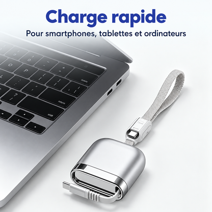 Câble USB-C rétractable posé près d'un ordinateur portable